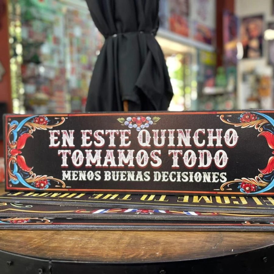 Cartel En este quincho tomamos todo menos buenas decisiones – foto 2