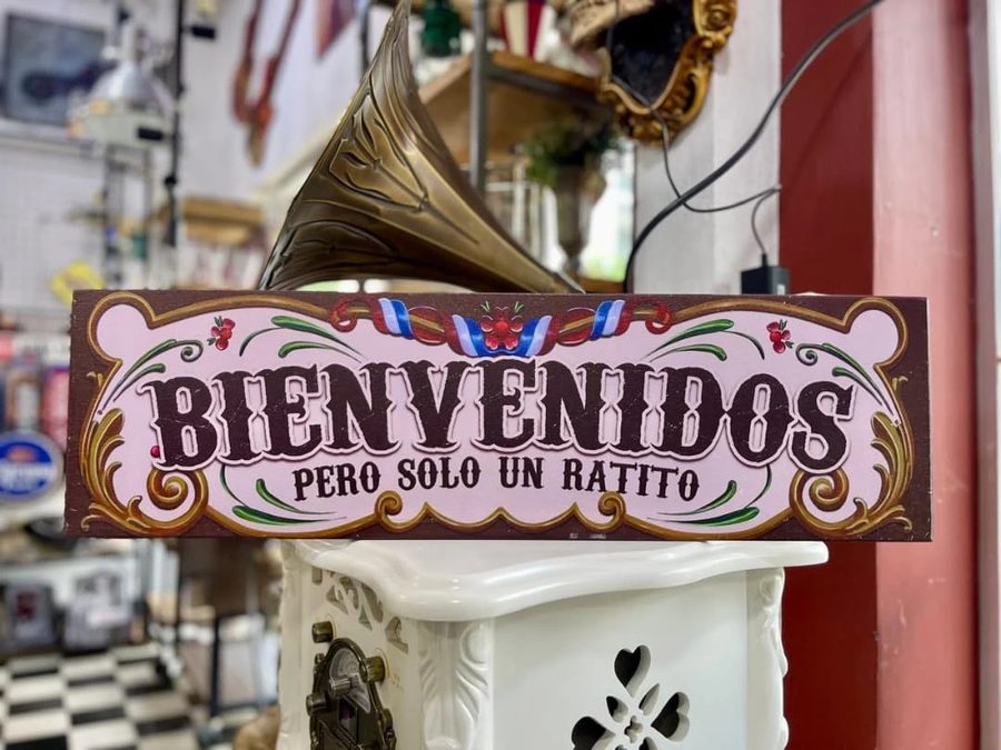 Cartel Bienvenidos pero solo un ratito