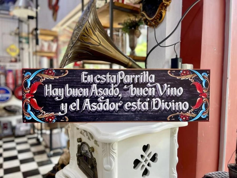 Cartel En esta parrilla hay buen asado, buen vino y el asador está divino
