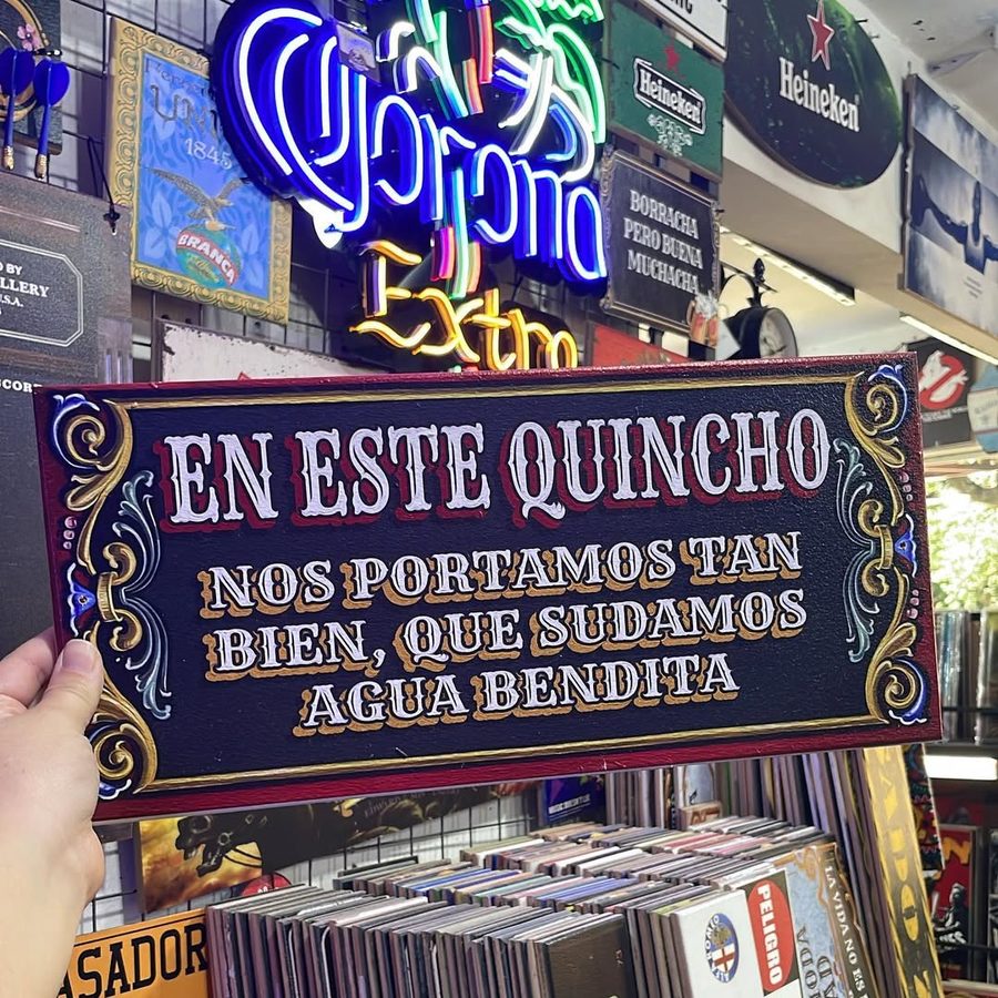 Cartel En este quincho nos portamos tan bien que sudamos agua bendita – foto 3