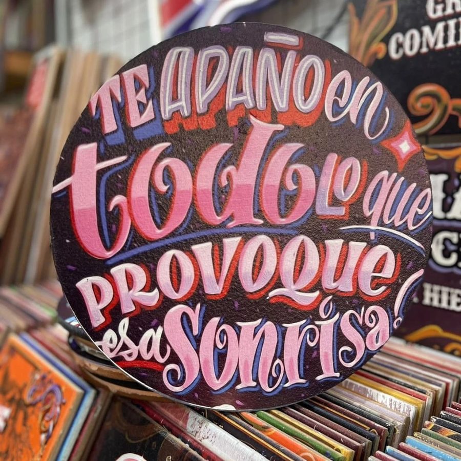 Cartel Te apaño en todo lo que provoque esa sonrisa – foto 2