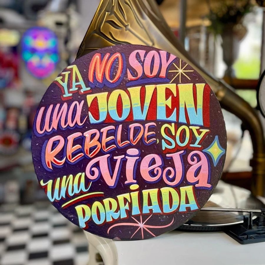 Cartel Ya no soy una joven rebelde, soy una vieja porfiada