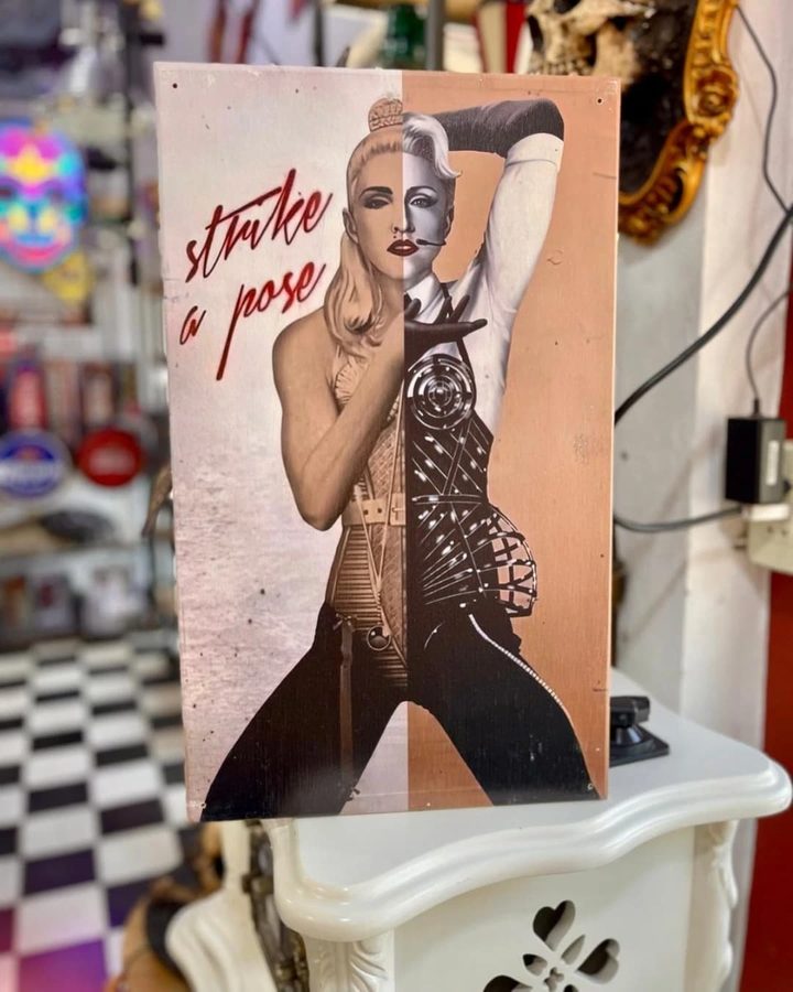 Cuadro Strike a pose mujer rubia