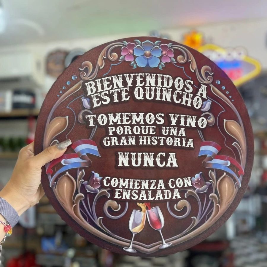 Cuadro Bienvenidos a este quincho tomemos vino redondo