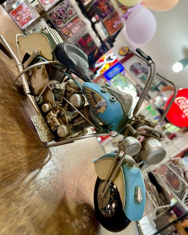 Moto decorativa de metal celeste