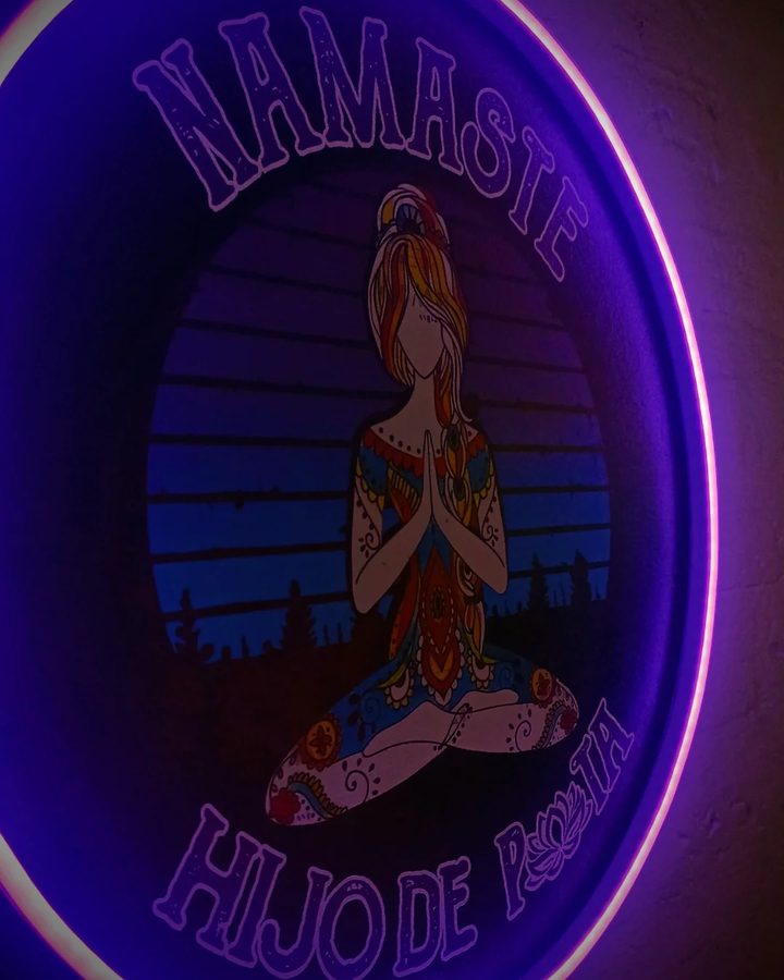 Cuadro luminoso Namaste – Mujer meditando – foto 2
