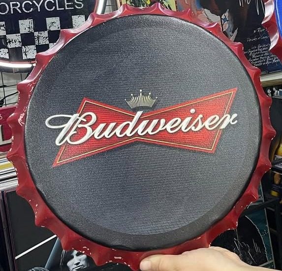 Tapa decorativa Budweiser (moño) – foto 5