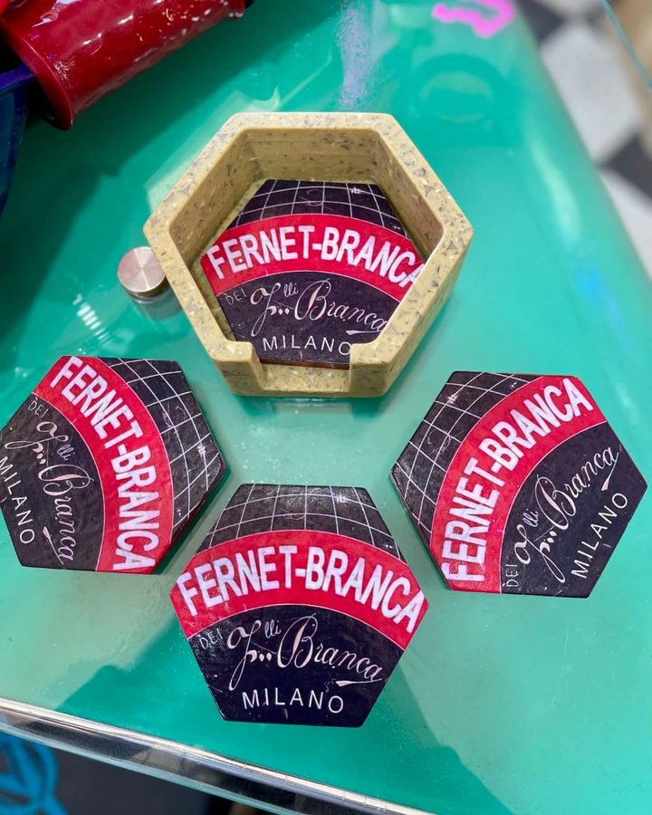 Set de 4 posavasos hexagonales Fernet-Branca Milano