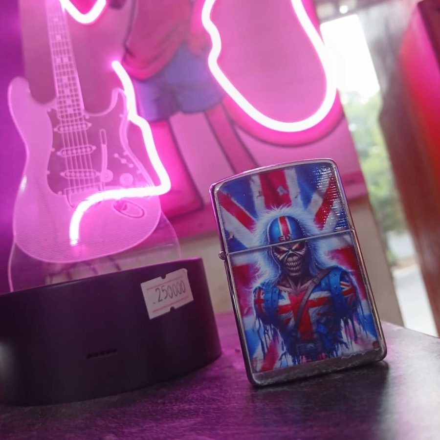 Encendedor monstruo calavera con bandera inglesa