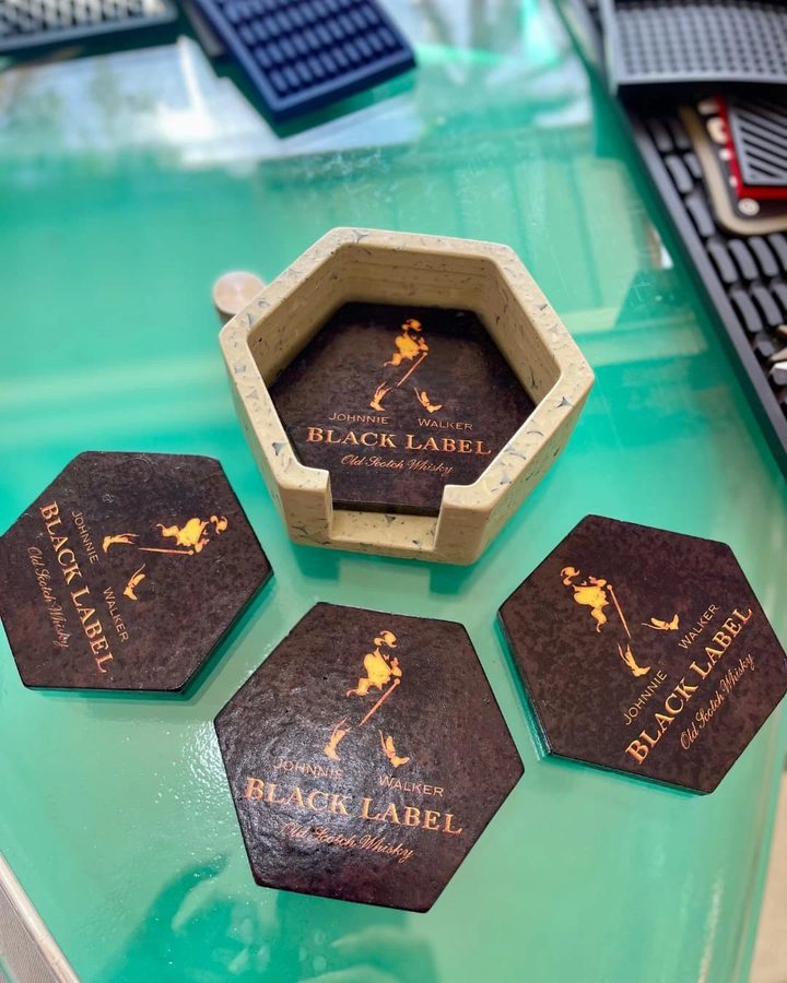Set de 4 posavasos hexagonales Johnnie Walker Black Label