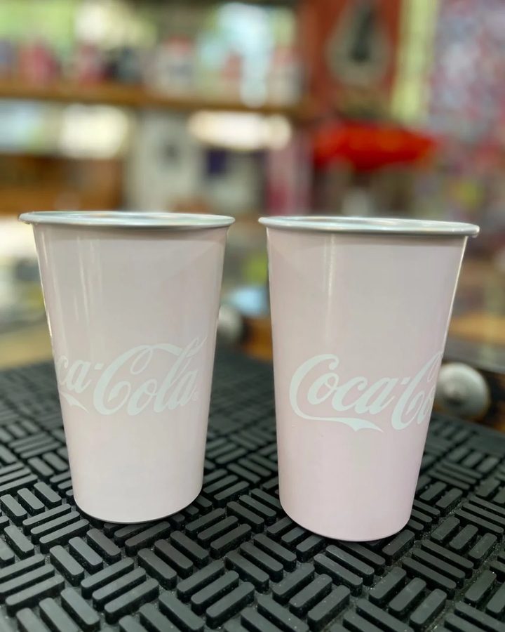 Vasos Coca-Cola de acero inoxidable que cambian de color