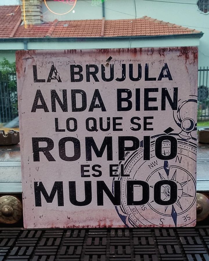 Cuadro La brújula anda bien, lo que se rompió es el mundo