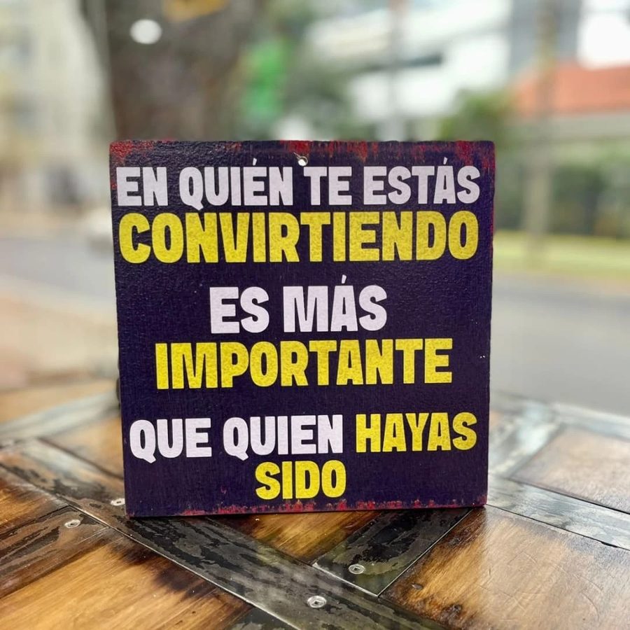 Cuadro En quién te estás convirtiendo es más importante que quién hayas sido – foto 2
