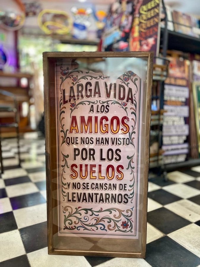 Porta corchos o tapitas XL – Larga vida a los amigos