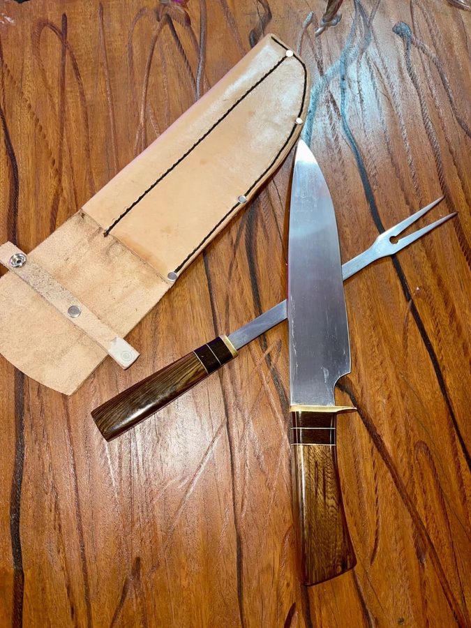Set cuchillo y trinche mango de madera con funda de cuero – foto 3
