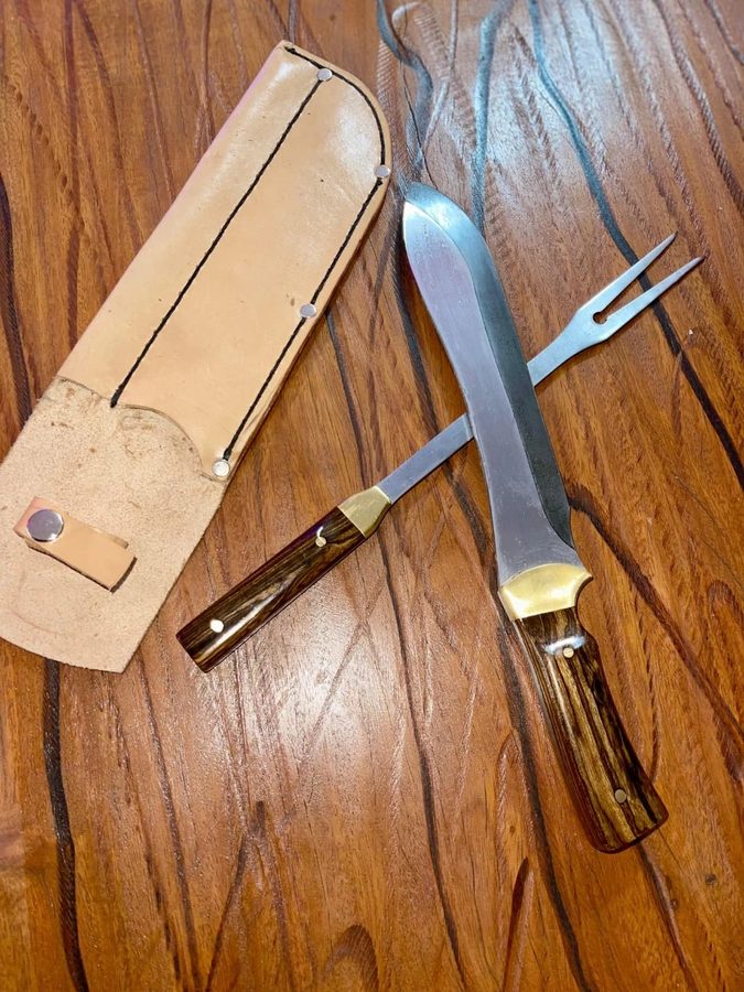 Set cuchillo y trinche mango de madera con funda de cuero – foto 5