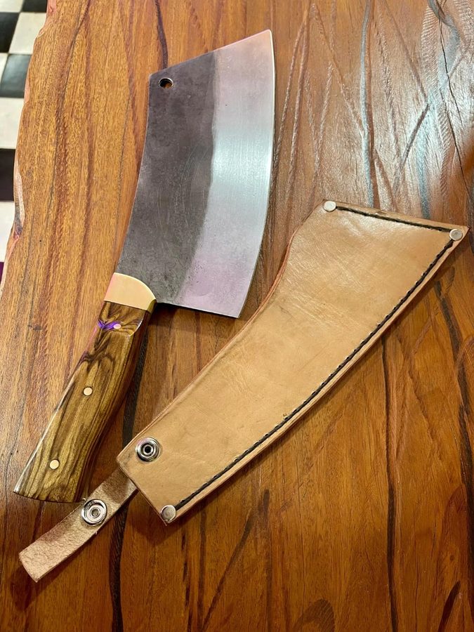 Cuchilla de carnicero mango de madera con funda de cuero