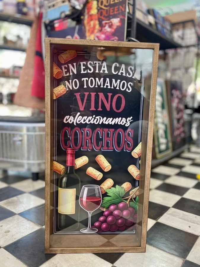 Cuadro En esta casa no tomamos vino coleccionamos corchos – foto 2