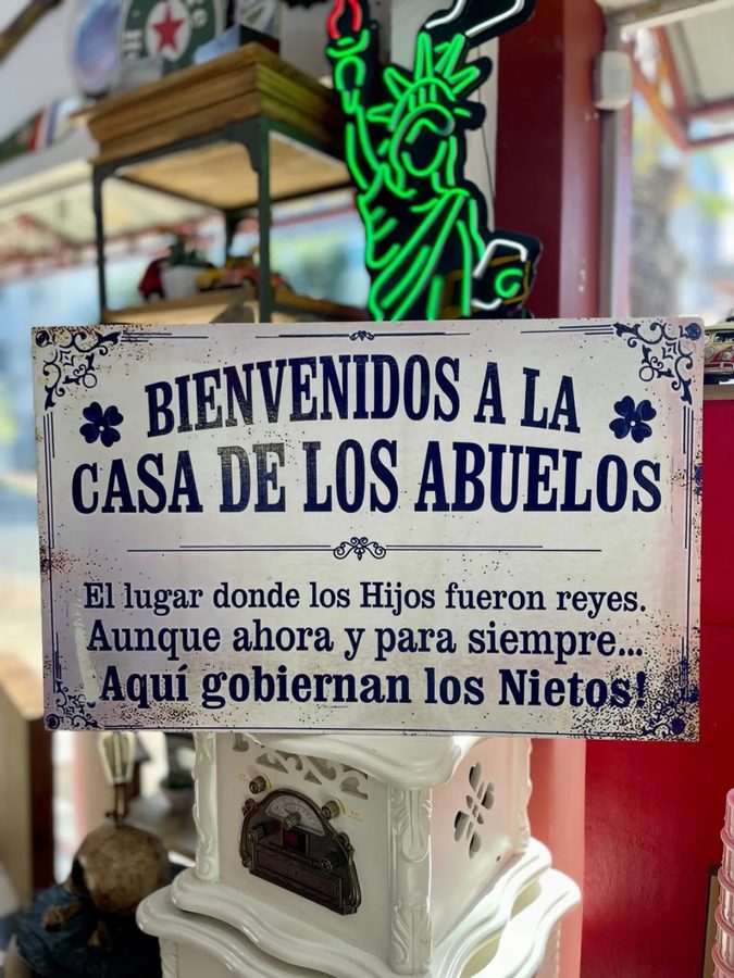 Cartel Bienvenidos a la casa de los abuelos