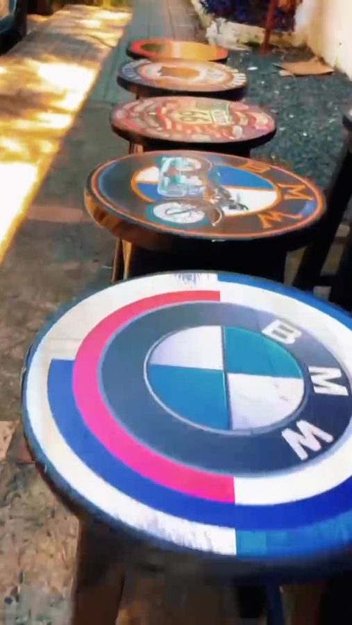 Butacas de bar con logos (BMW)
