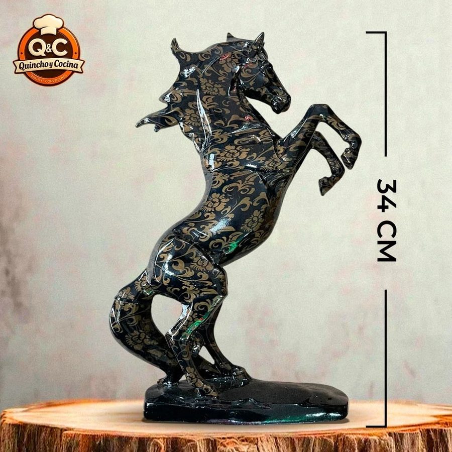 Caballo negro con dorado