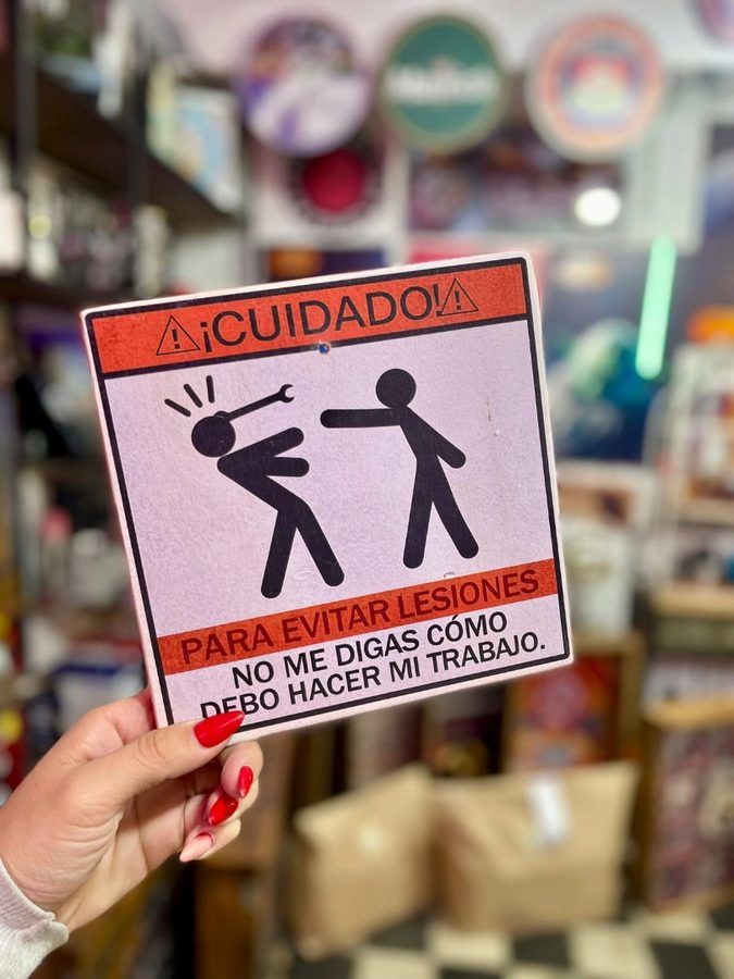 Cartel ¡Cuidado! Para evitar lesiones no me digas cómo debo hacer mi trabajo