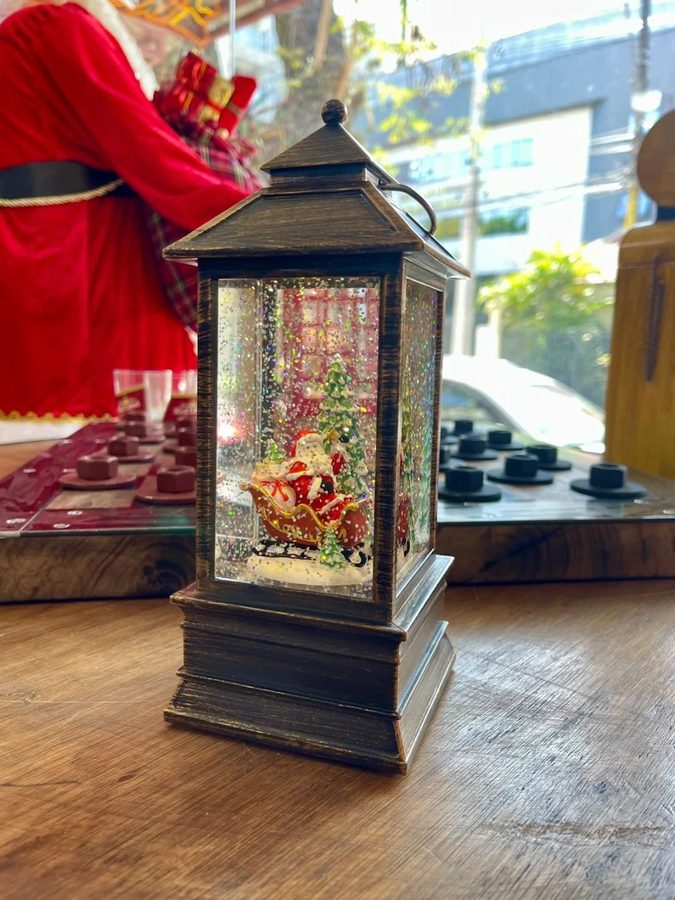 Farol con Papá Noel en trineo