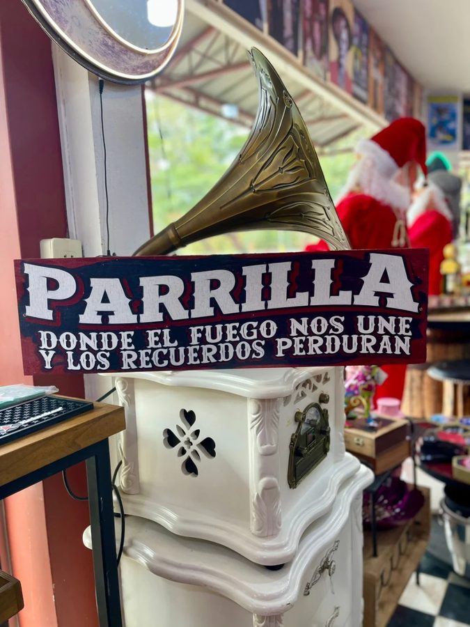Cartel Parrilla: donde el fuego nos une y los recuerdos perduran