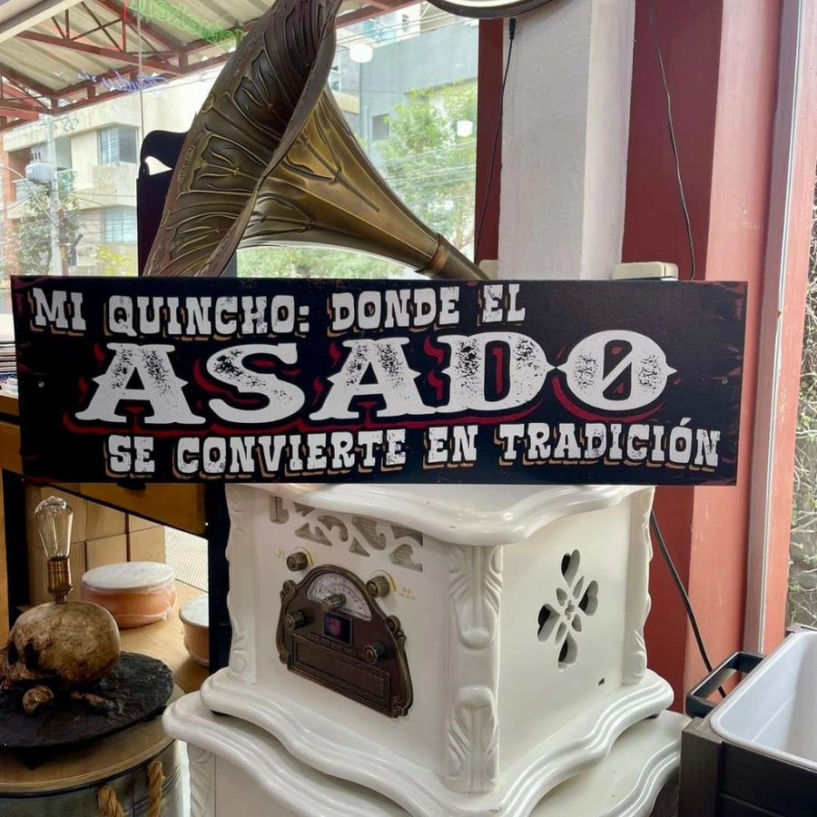 Cuadro Mi quincho donde el asado se convierte en tradición