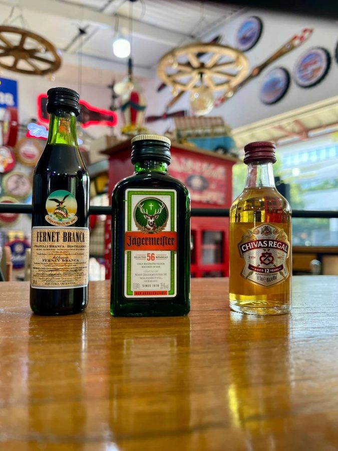 Miniaturas Fernet Branca, Jägermeister y whisky – foto 2