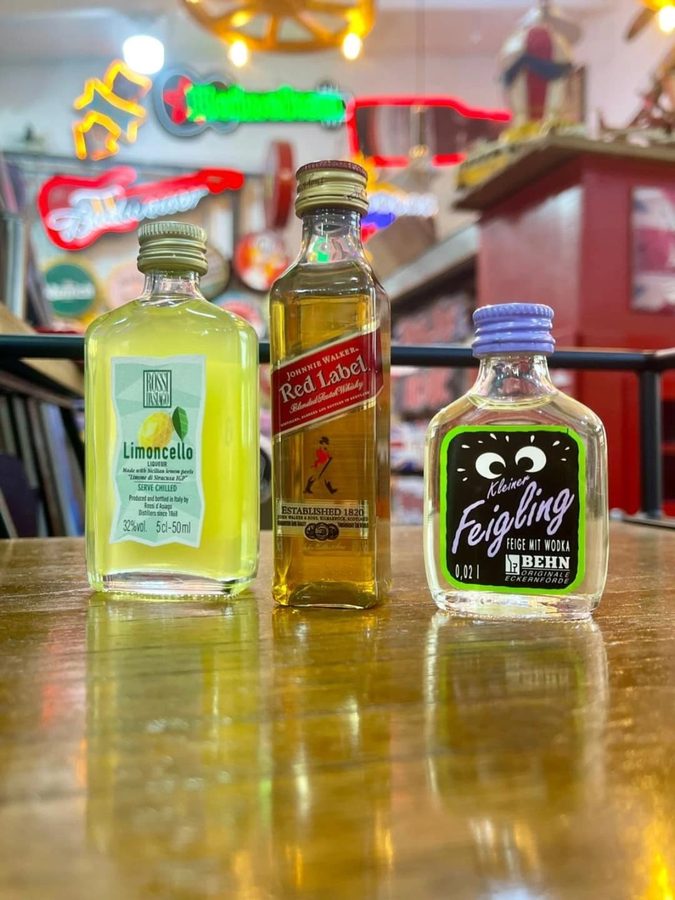 Miniaturas Limoncello, Johnnie Walker Red Label y Feigling