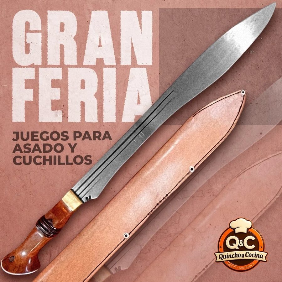 Cuchillo largo con vaina de cuero