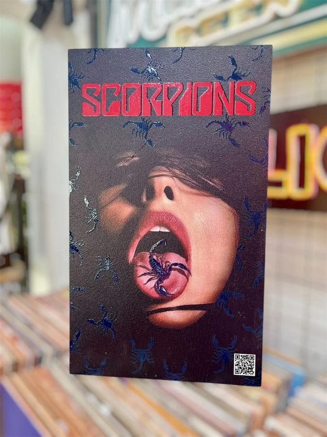 Cuadro Scorpions – boca con escorpión (fondo negro)