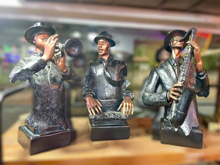 Trío de músicos en escultura