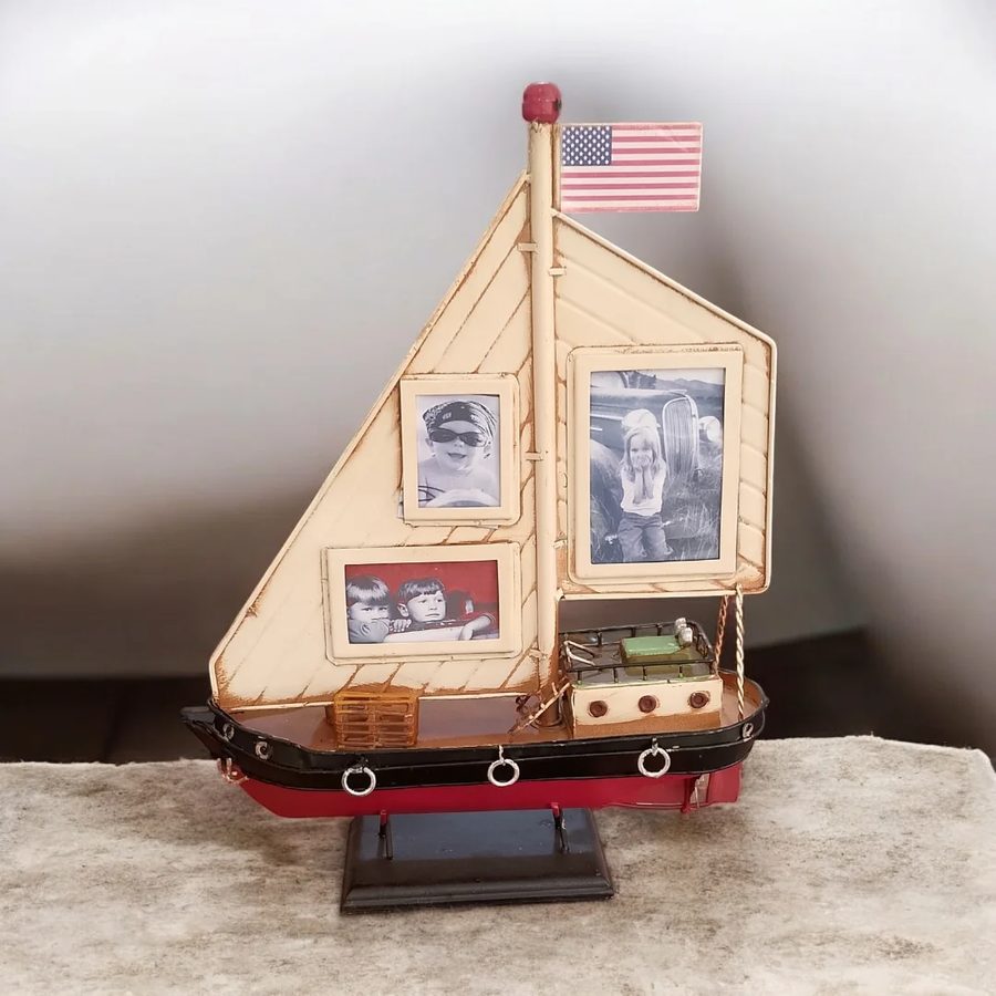 Barco de latón decorativo – velero portarretratos