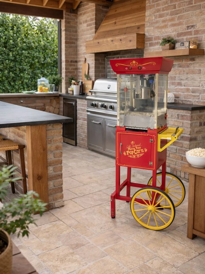 Máquina de pororó decorativa – carrito rojo con ruedas amarillas