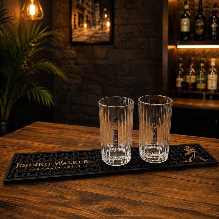 Bar mat Johnnie Walker negro – con vasos largos para whisky