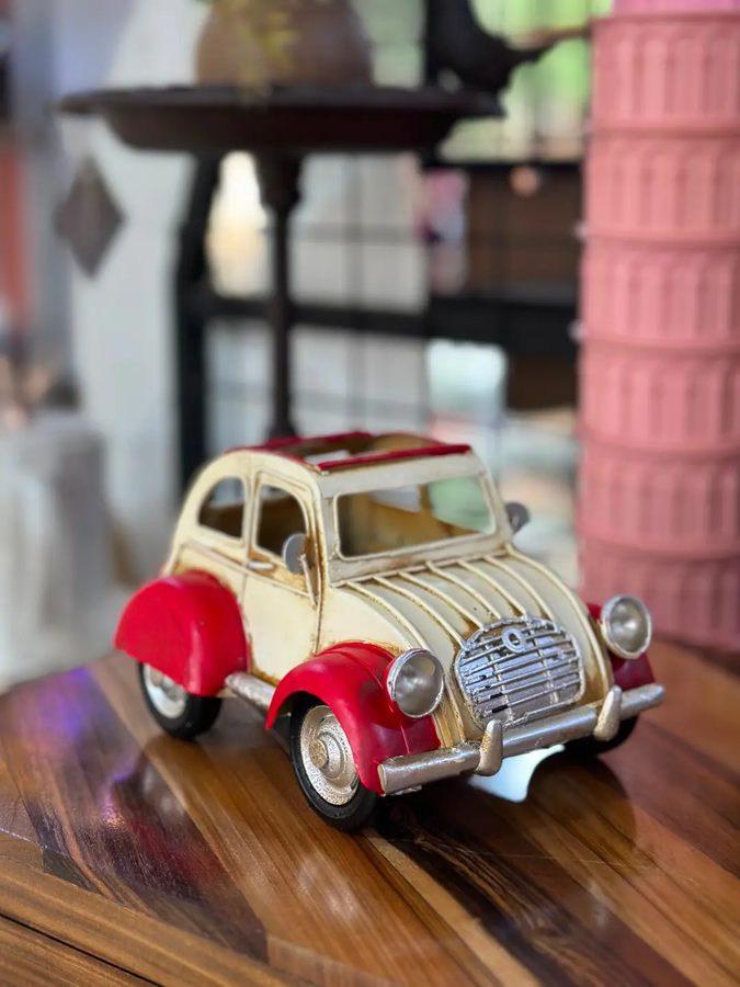 Lapicero de latón – auto clásico blanco y rojo