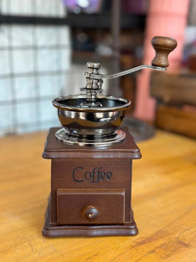 Moledor de café, triturador de granos en madera y acero inoxidable