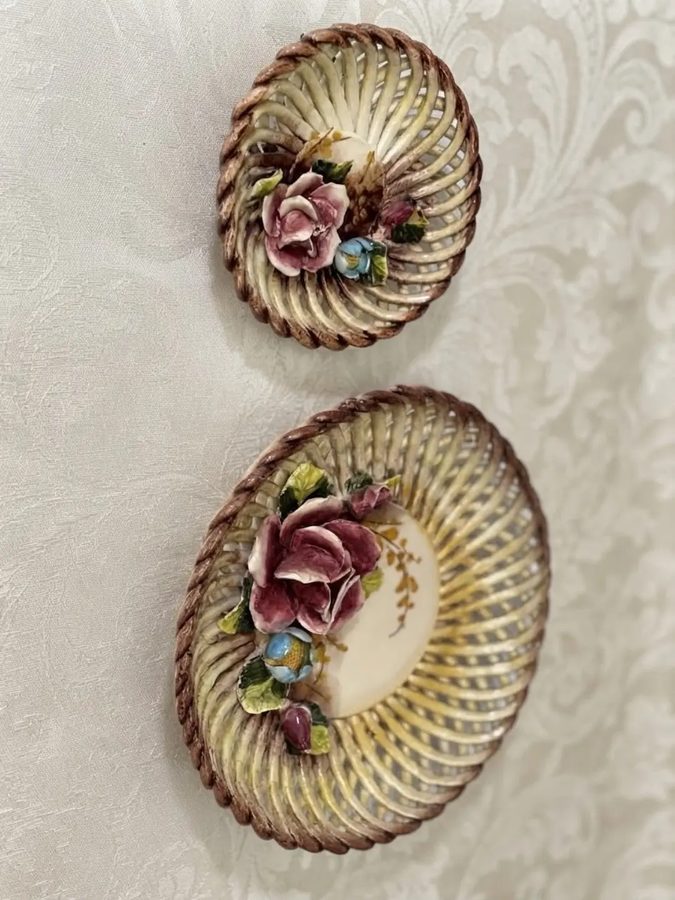 Platos decorativos de pared – con rosas en relieve