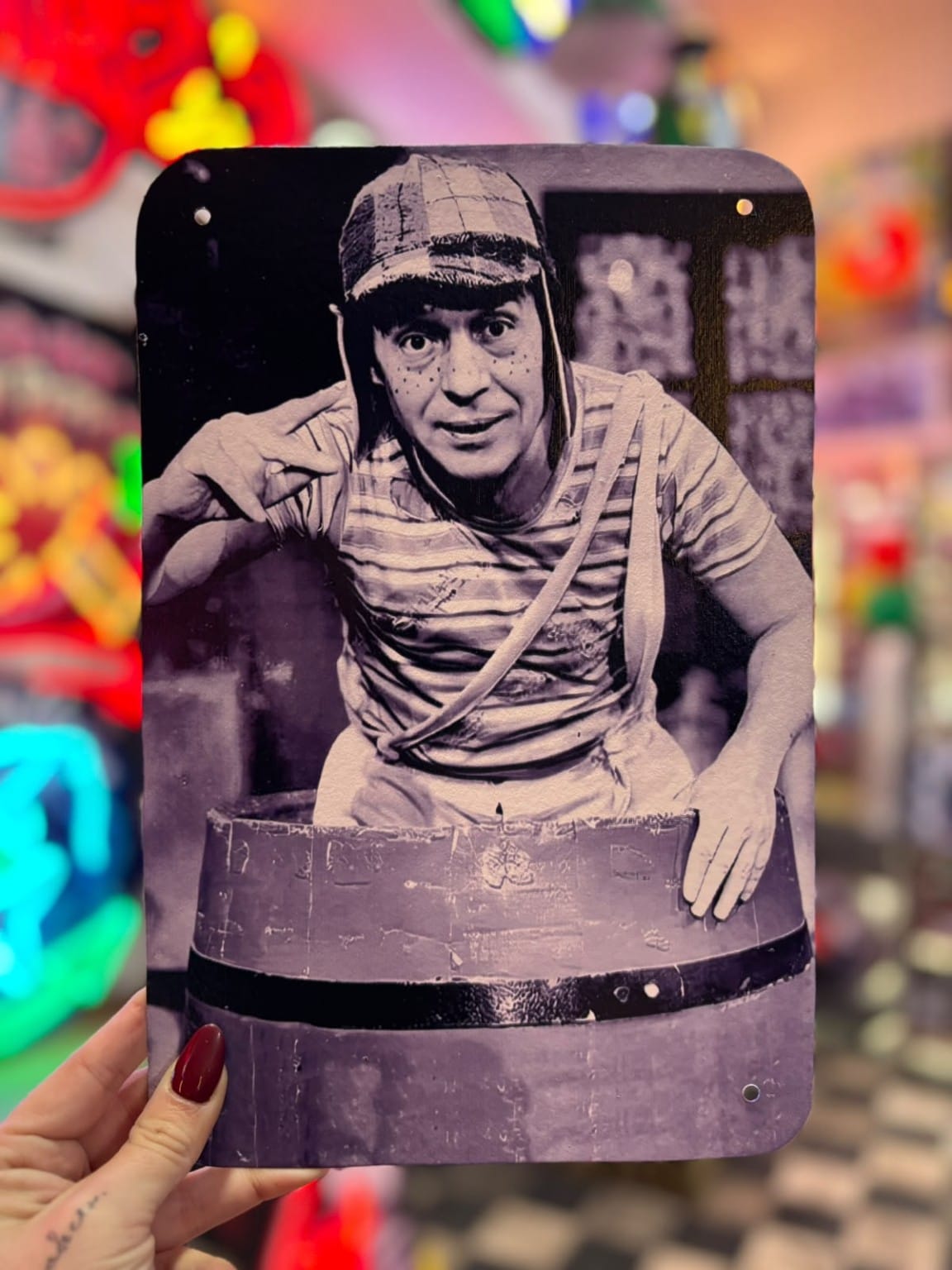 Chapa El Chavo del 8 en el barril