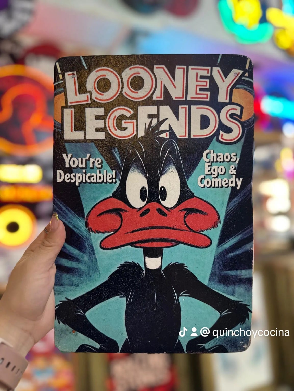 Chapa Looney Legends – Pato Lucas, You're Despicable!